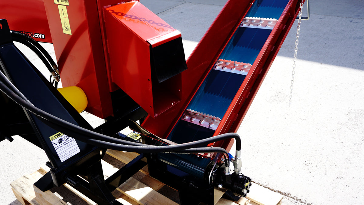 Remet R-100 STANDARD traktoros ágaprító + 2,3 m szállítószalag